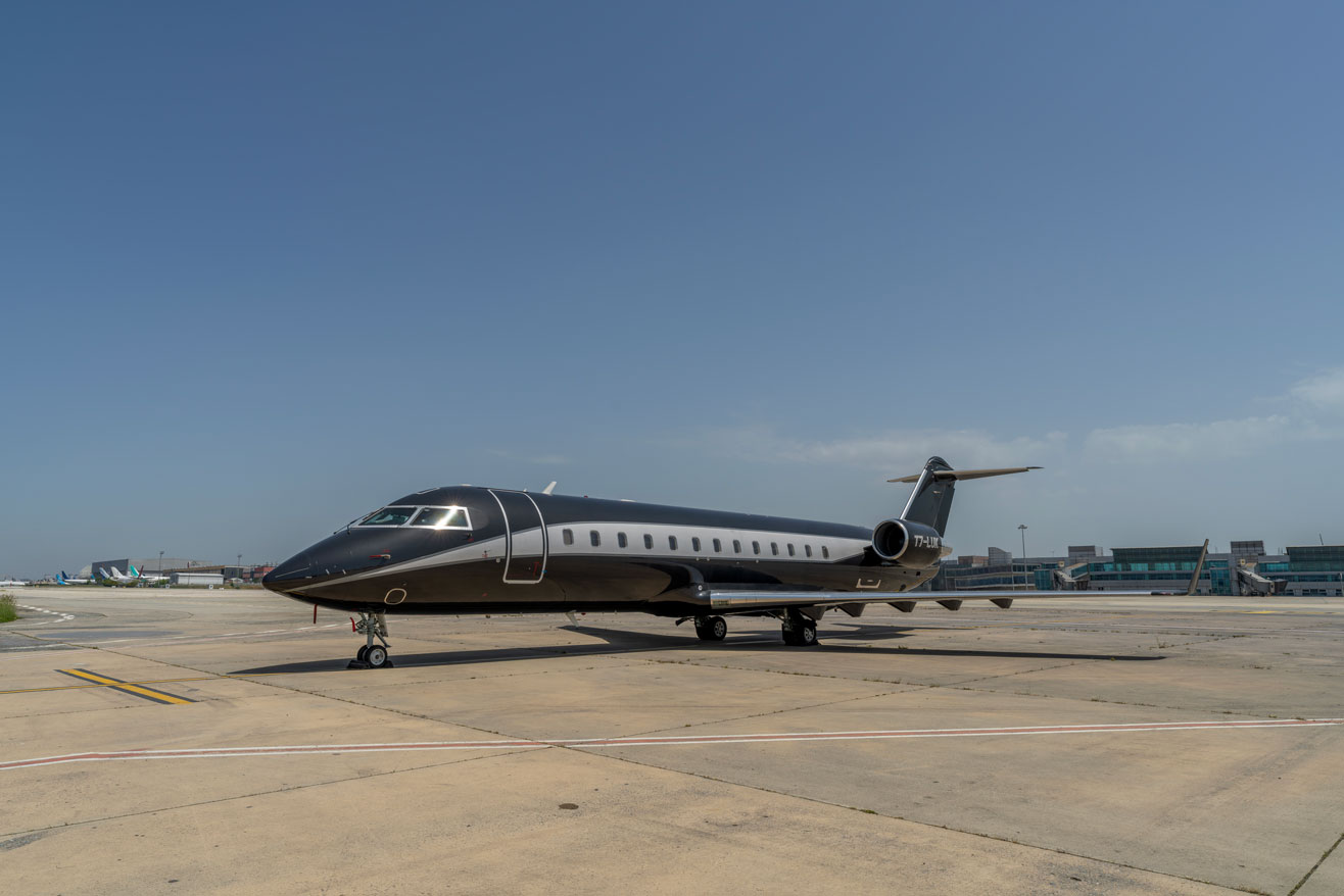 Bombardier Challenger T7-LUK on the apron